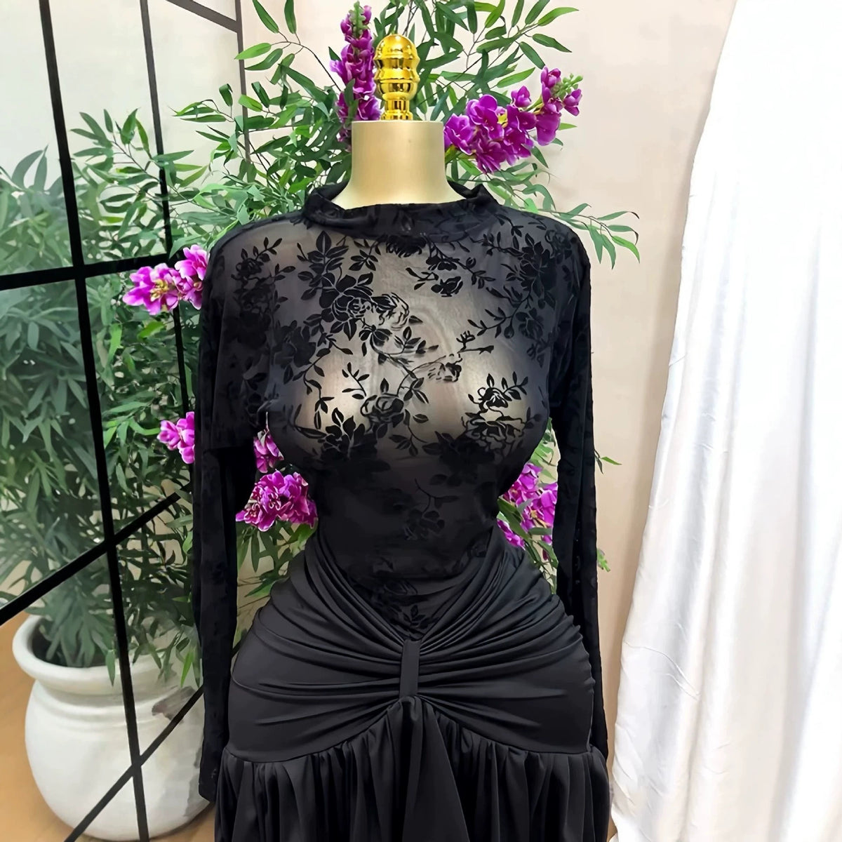 Long sleeved round neck short dress