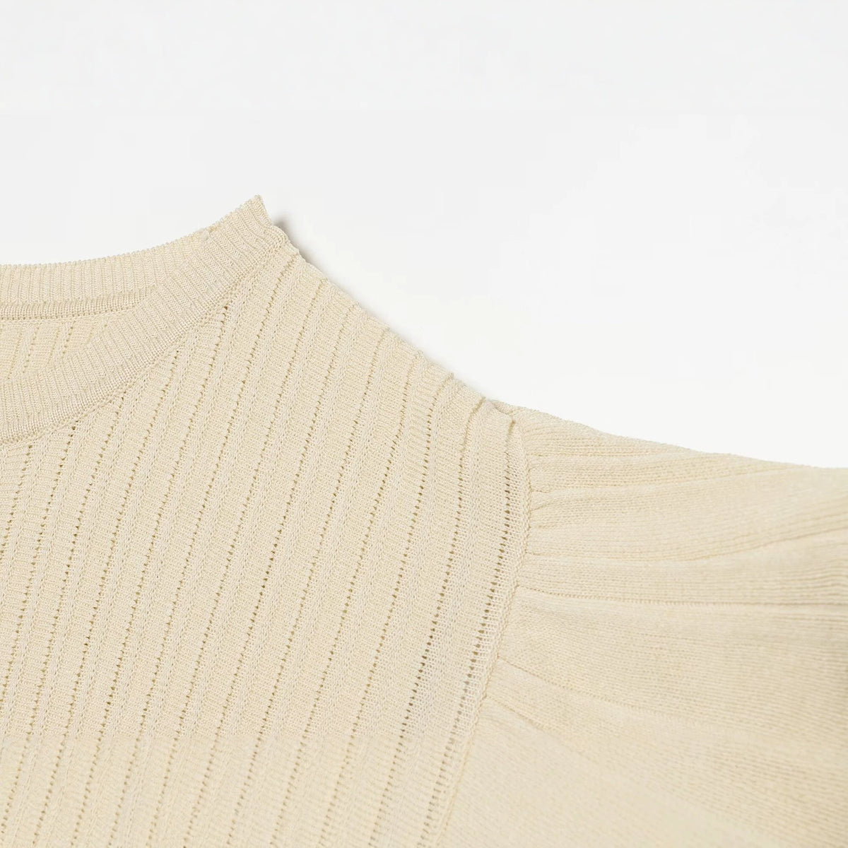 Wave edged round neck pullover knitted sweater for women